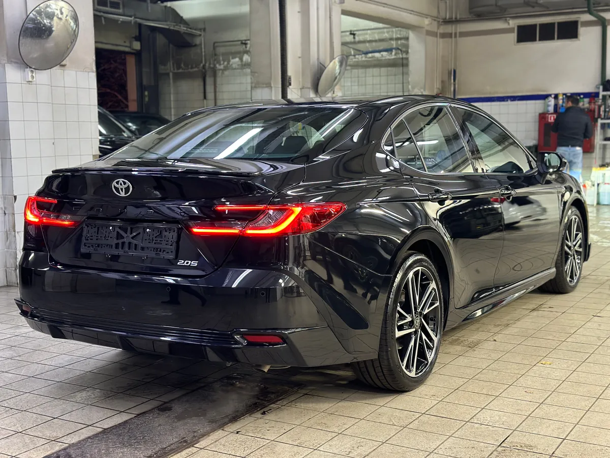 Toyota Camry 2.0 CVT (173 л.с.)